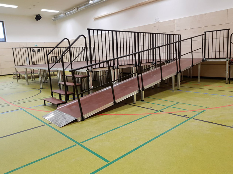 Mobile Komplettbühne aus Bühnenpodesten