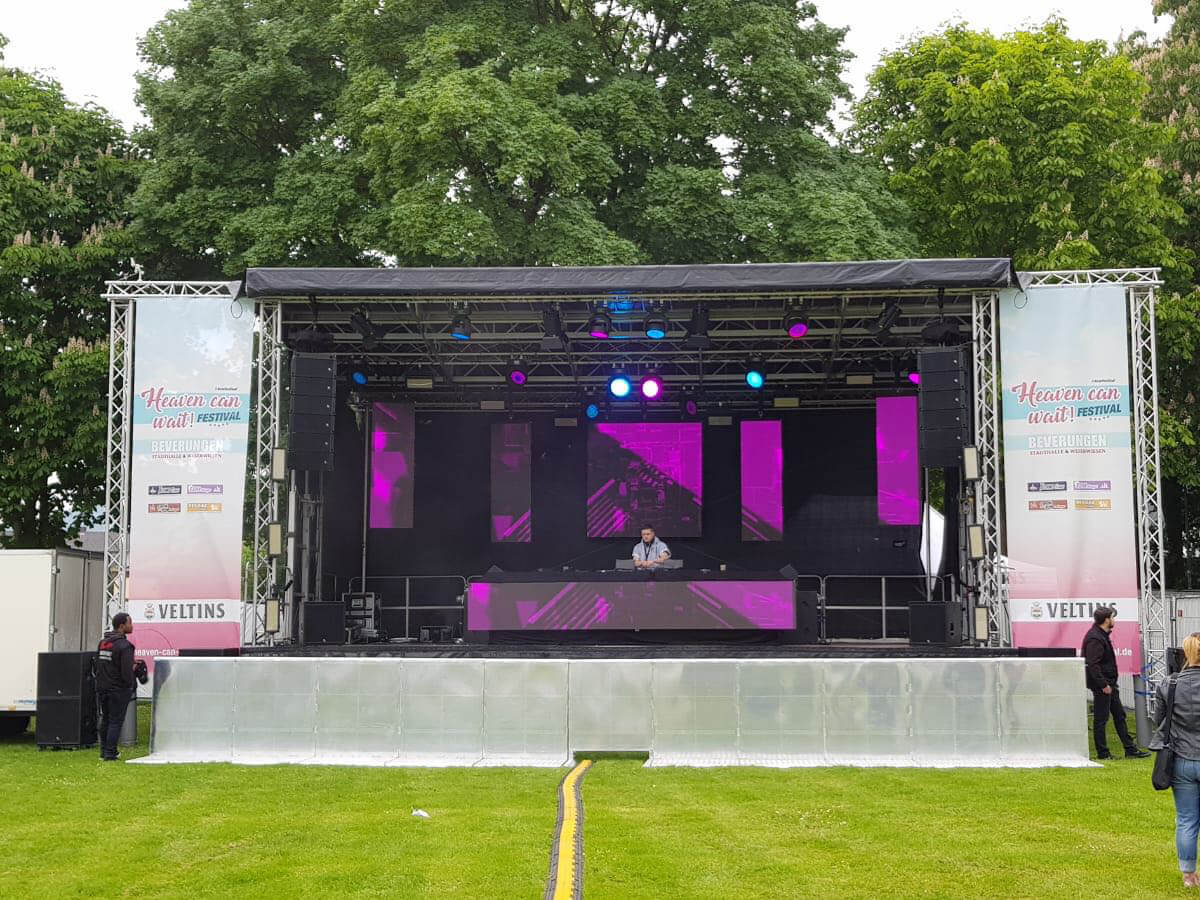 AL Stage S60 mit Flying Tower und Bühnengitter