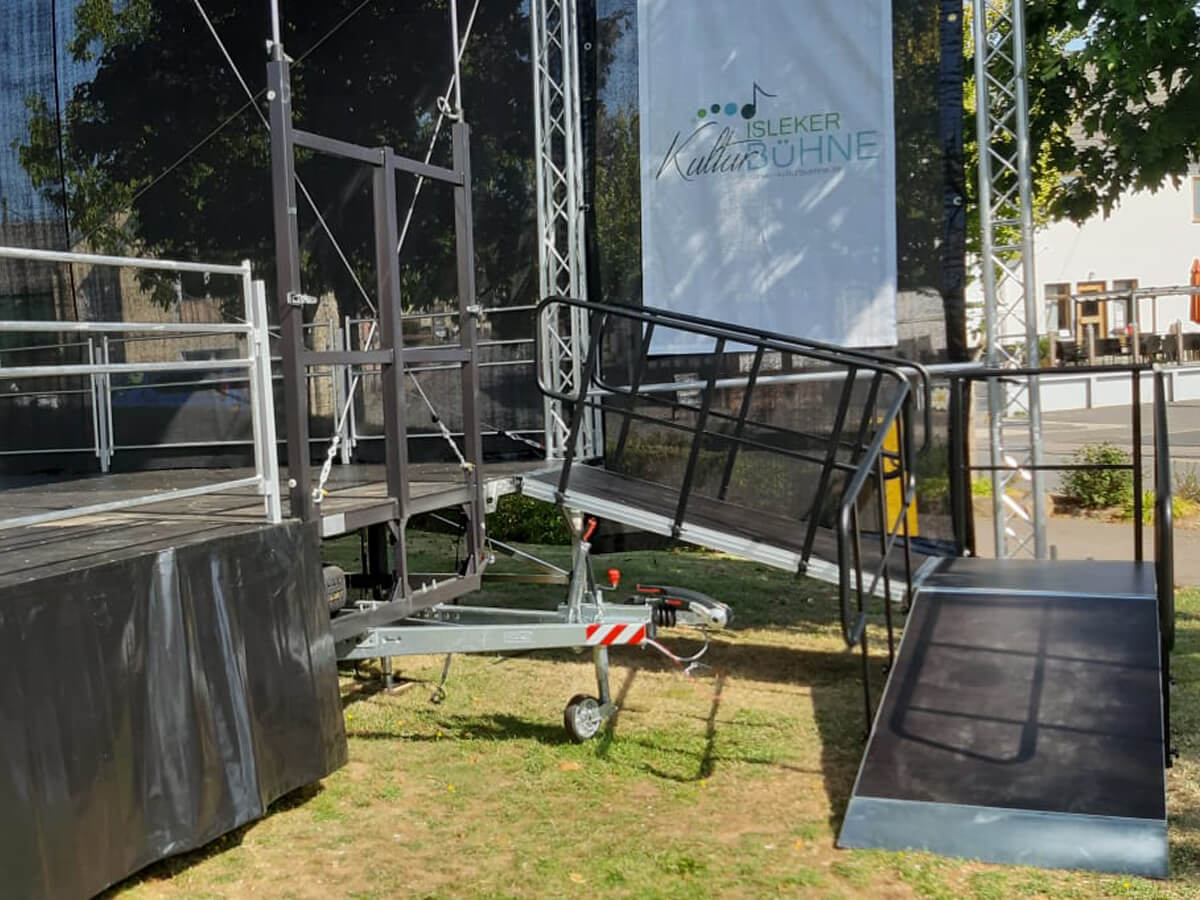 Rampe aus Bühnenpodesten VGM Praktikus