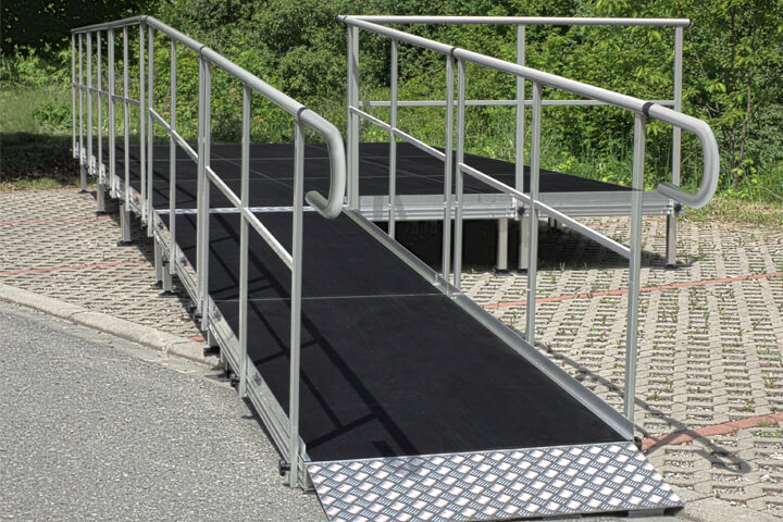 rampe aus bühnenpodesten_02