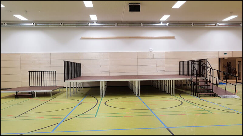 Zwei Komplettbühnen aus VGM Bühnenpodesten