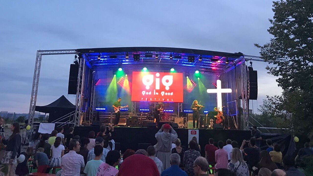 AL Stage R60 bei einem Kirchenkonzert