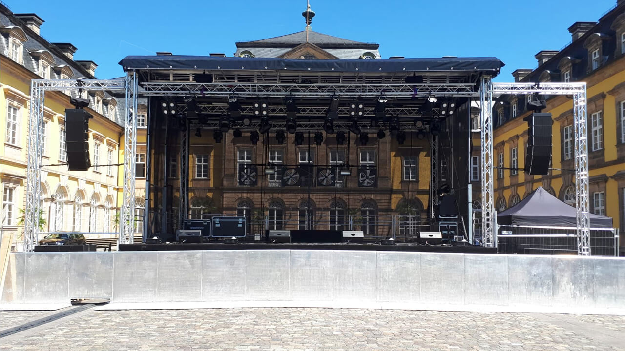 AL Stage S60 auf einer Open-Air Veranstaltung