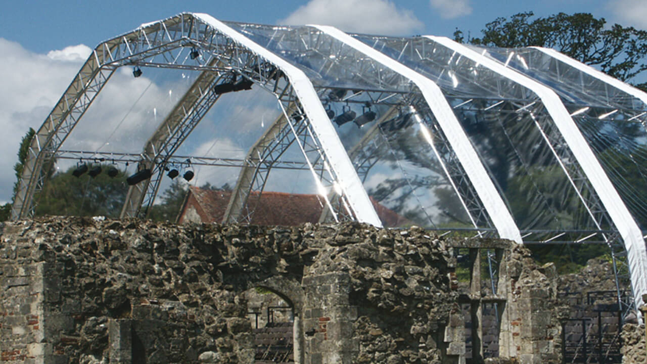Traversenkonstruktion mit Tunneldach